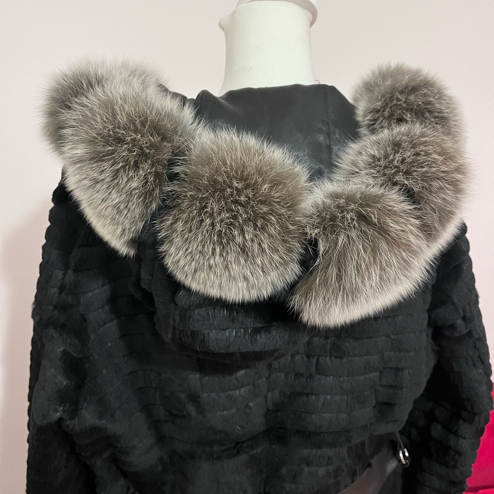 Chic Black Fur Jacket - image 5